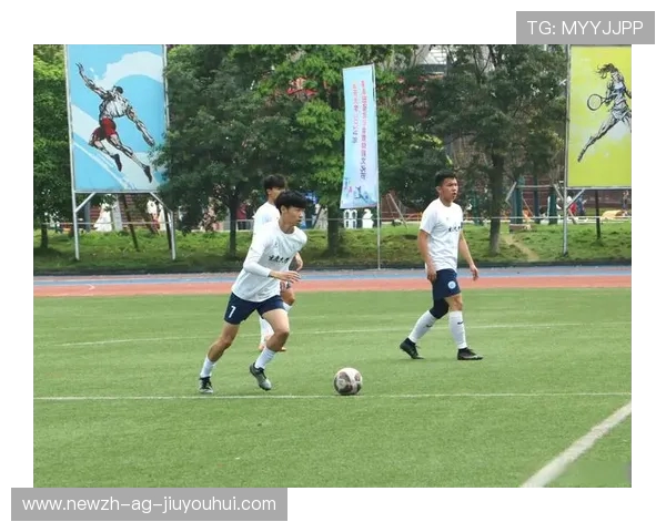 校运会绿茵赛场激情四射全场瞩目震撼凌空射门点燃青春精彩瞬间